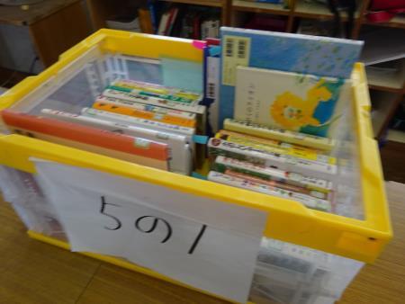 5年1組のコンテナ図書館