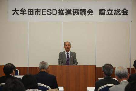 発起人あいさつ「春名常志退職小学校長会長」