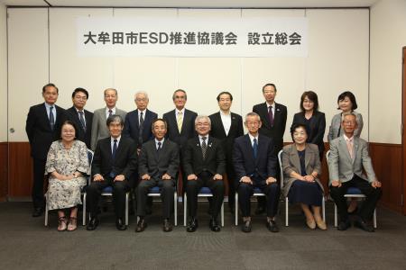設立総会に参加された来賓、役員、事務局の皆さん 設立総会に参加された来賓、役員、事務局の皆さん