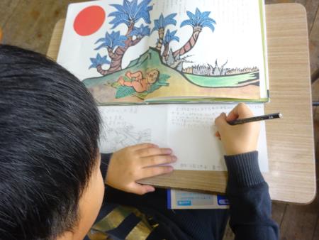 中学年本の帯作りの様子1
