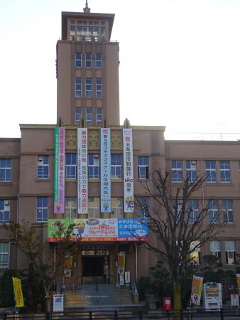 市庁舎に設置された懸垂幕