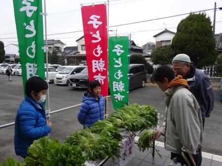 子ども朝市の様子1