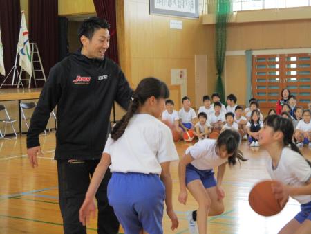 バスケットボールの実技講習1