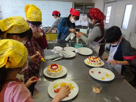 ケーキ作りの様子2