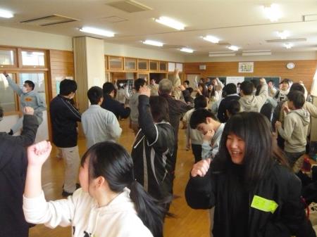 開会でみんなで楽しくダンス