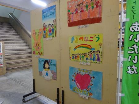市庁舎玄関展示の様子3