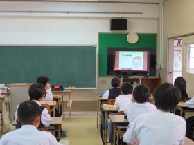 生徒はリモートで話を聞きました