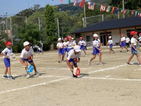 全校児童による踊り