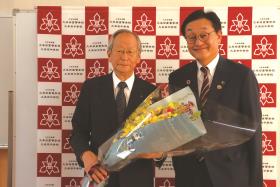 大牟田学園前理事長への感謝状贈呈式