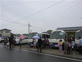 ロータリークラブ大牟田から支援のバス