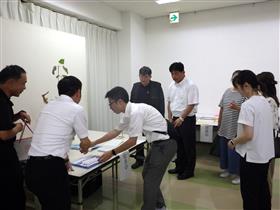 中学校理科部の先生方による審査