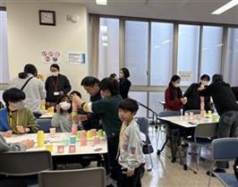紙コップタワー作りゲーム