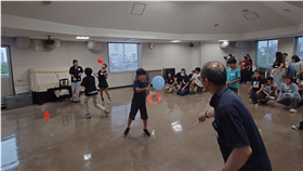 団扇を使った風船運びリレー