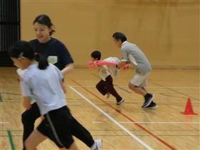 ボール運びリレー