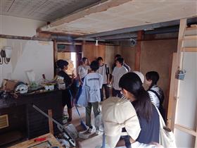 DIYの様子を見学