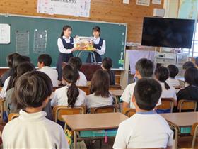 4年生の教室にて