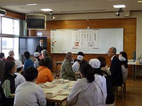 司会をする鳥井教頭先生