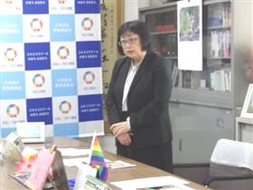 挨拶される田中社長