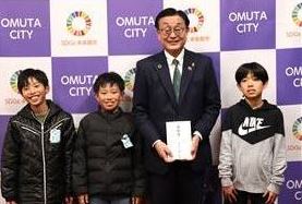 0314上内小学校義援金贈呈
