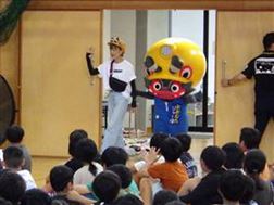 お祝いにかけつけたジャー坊
