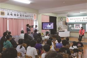 動画で活躍の様子を見守る一同