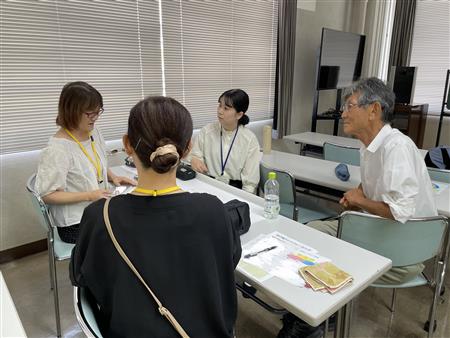 ワークをする参加者たち１