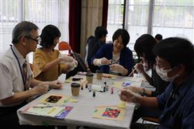 アルコールインクアート制作の様子