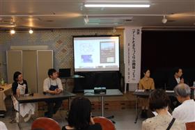 登壇者によるシンポジウムの様子