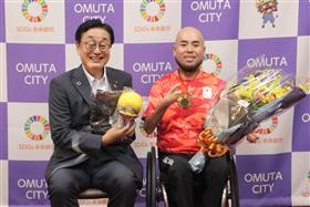 060930_パリパラリンピック車いすラグビー金メダル 乗松選手表敬1.jpg