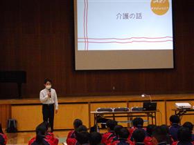 「介護の話」をされる荒木さん