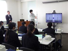 室町ケミカル　会社説明の様子