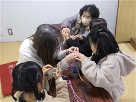 あやとり遊びの様子