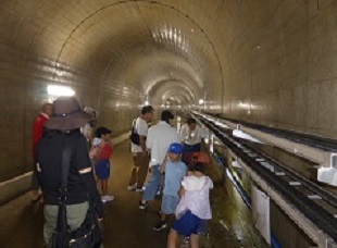親子ダム見学寺内ダム監査廊