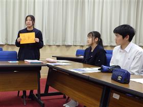 自分にとってのJCMを説明する生徒