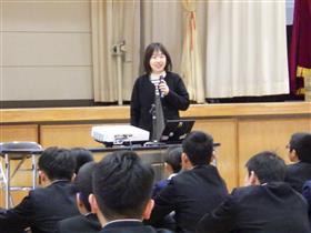 対話について話す高口先生