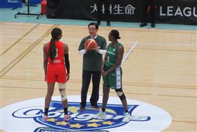 070309_Wリーグ市長始球式.JPG