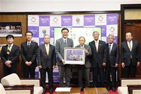070312_市庁舎3次元データ（本館２階ロビー・議場）データ寄贈.JPG