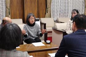 070319_人権擁護委員表敬_退任・大道敬子氏.JPG