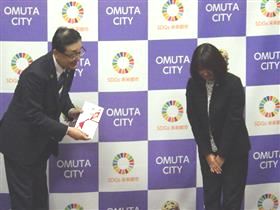 関市長への贈呈
