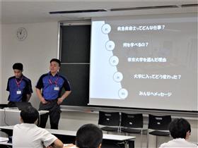 学生による説明の様子