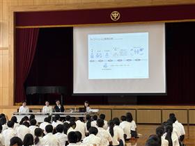 新入社員の方から説明