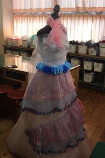 かわいらしいピンクのドレス