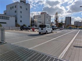 東口駐車場写真