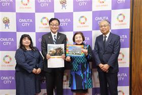 1117_チャリティーカレンダー寄贈