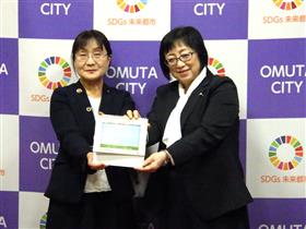 贈呈されたSDGs日めくりカレンダー