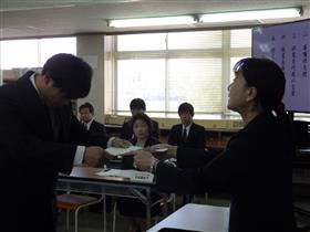 谷本教育長から委嘱状交付