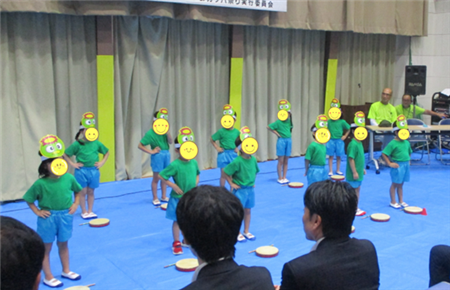 子ども遊戯風景