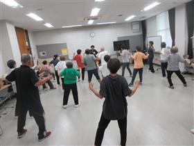 肘を意識