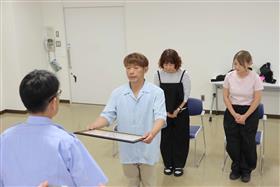 吉田消防長より感謝状の贈呈の様子