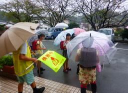 学校へ登校している写真